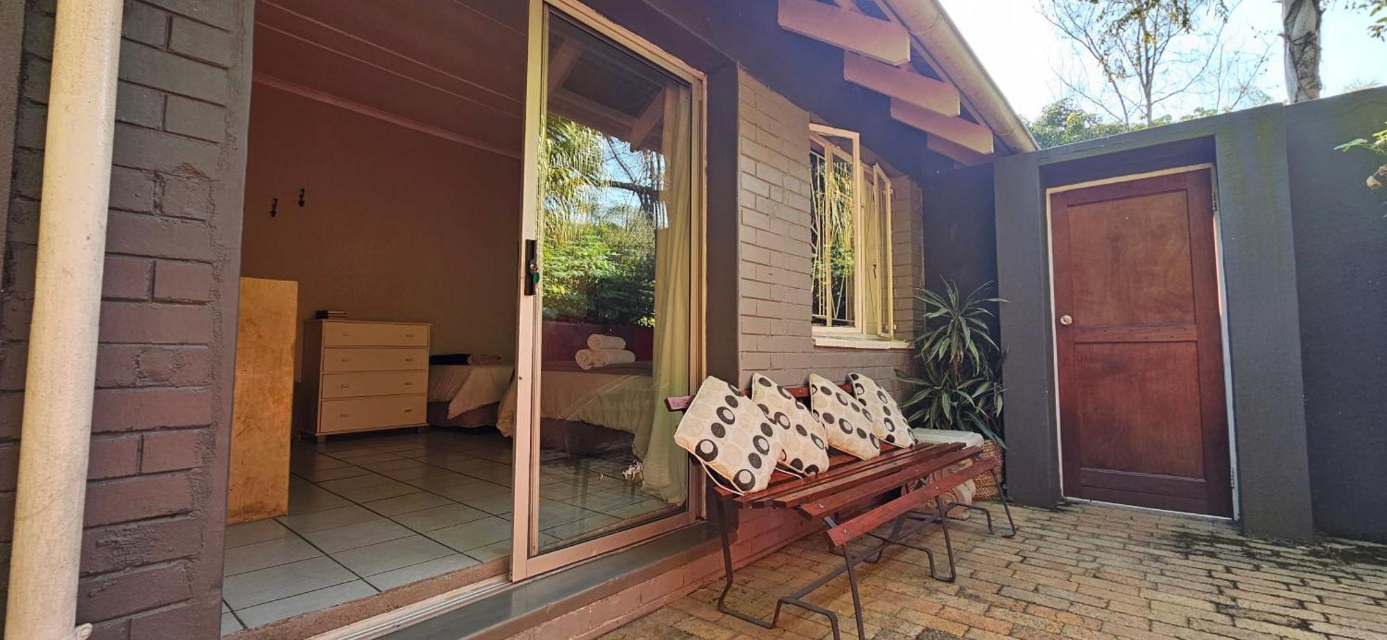 Old Vic Travellers Inn Nelspruit Mbombela Extérieur photo