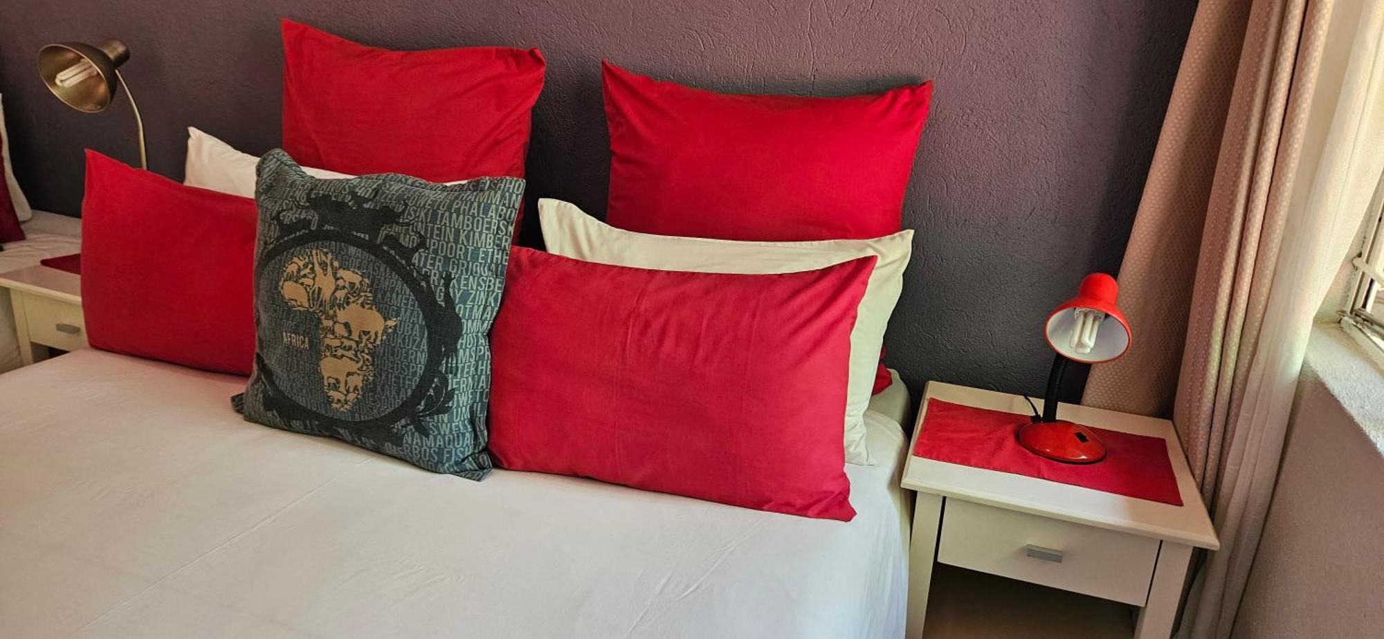 Old Vic Travellers Inn Nelspruit Mbombela Extérieur photo