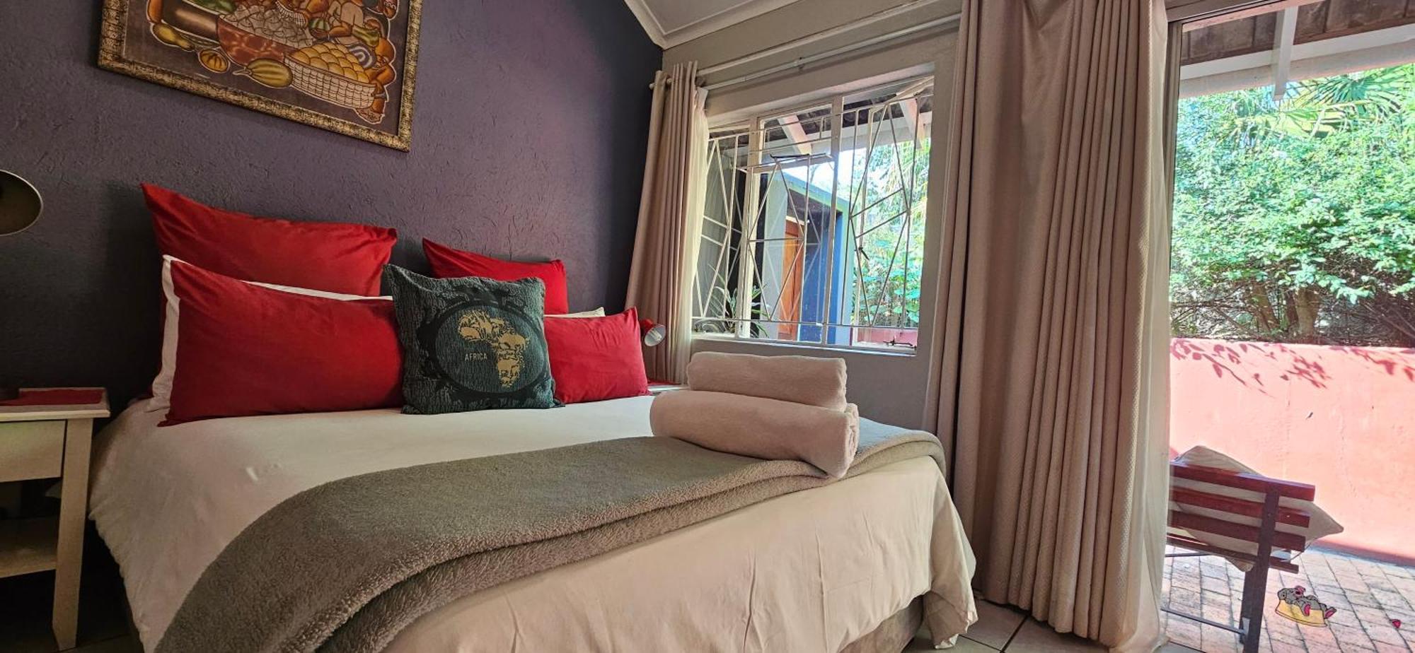 Old Vic Travellers Inn Nelspruit Mbombela Extérieur photo