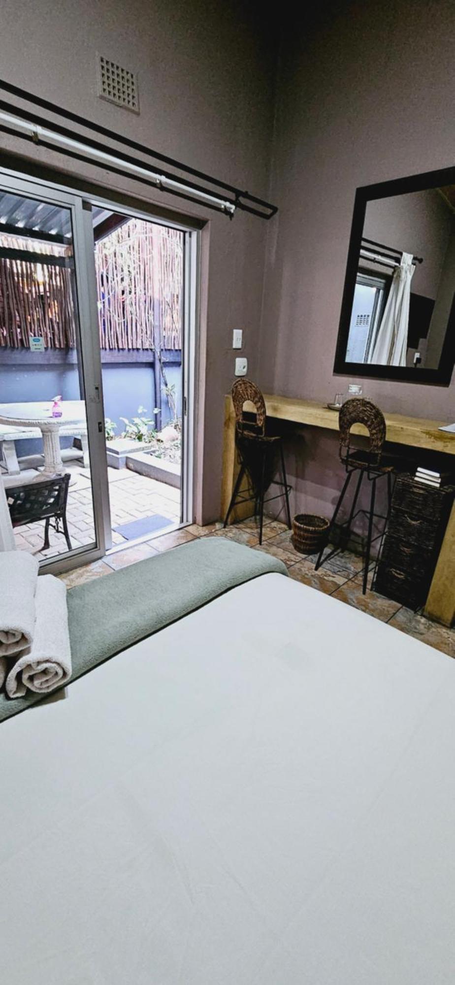 Old Vic Travellers Inn Nelspruit Mbombela Extérieur photo