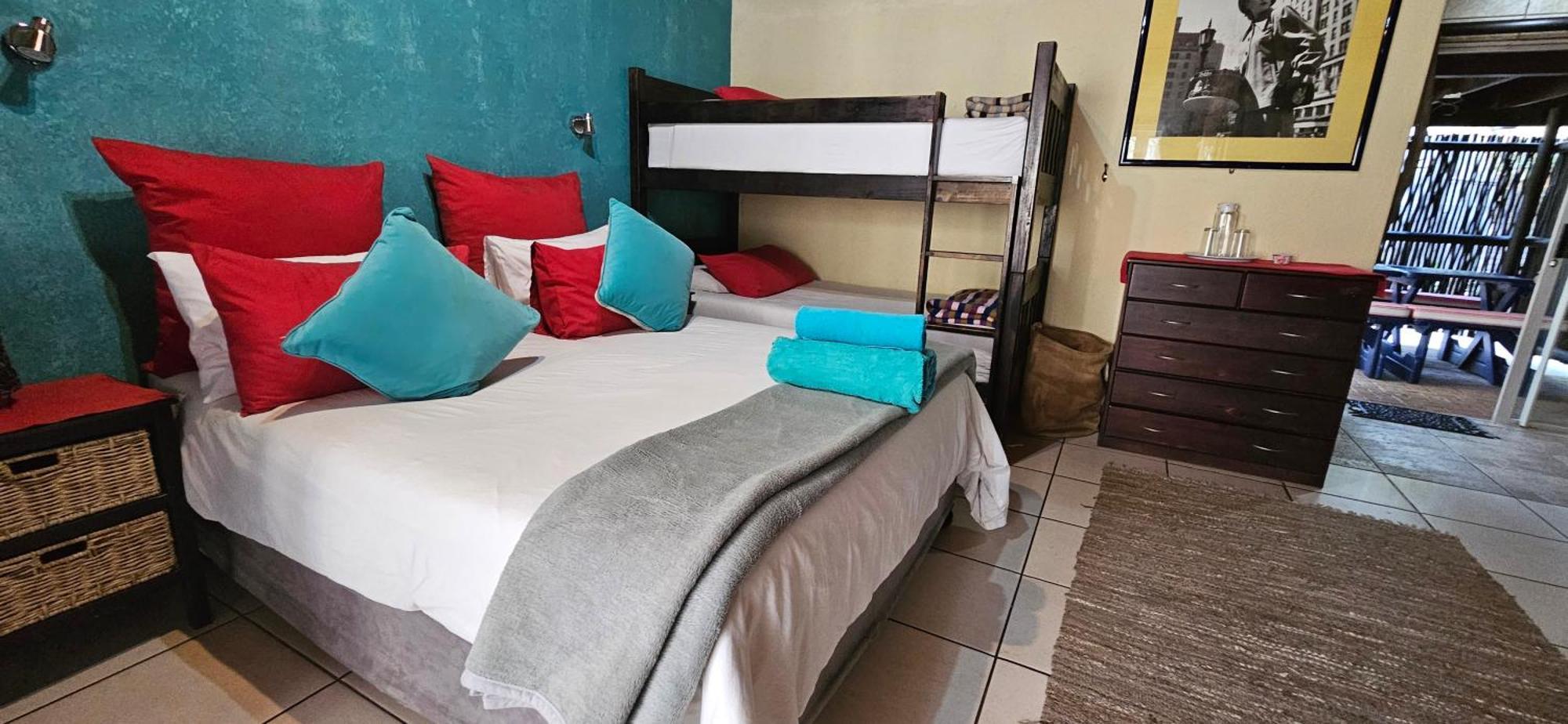 Old Vic Travellers Inn Nelspruit Mbombela Extérieur photo