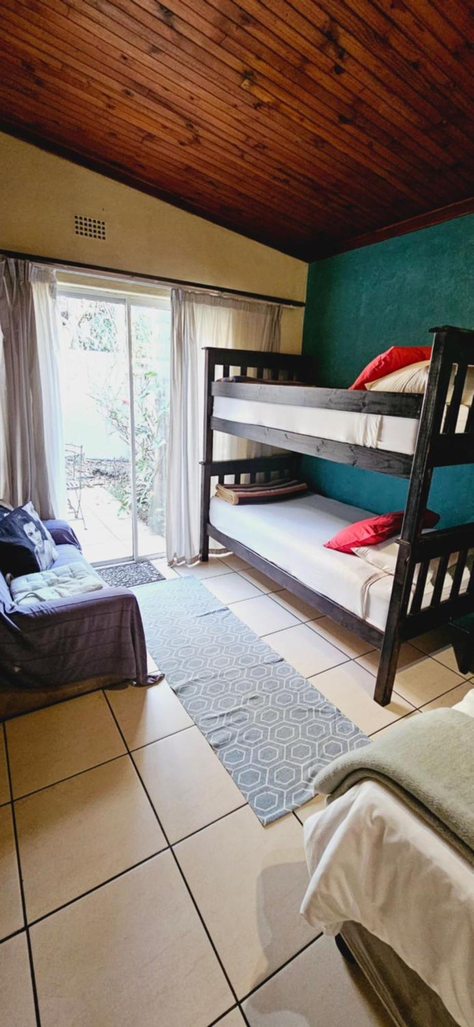 Old Vic Travellers Inn Nelspruit Mbombela Extérieur photo