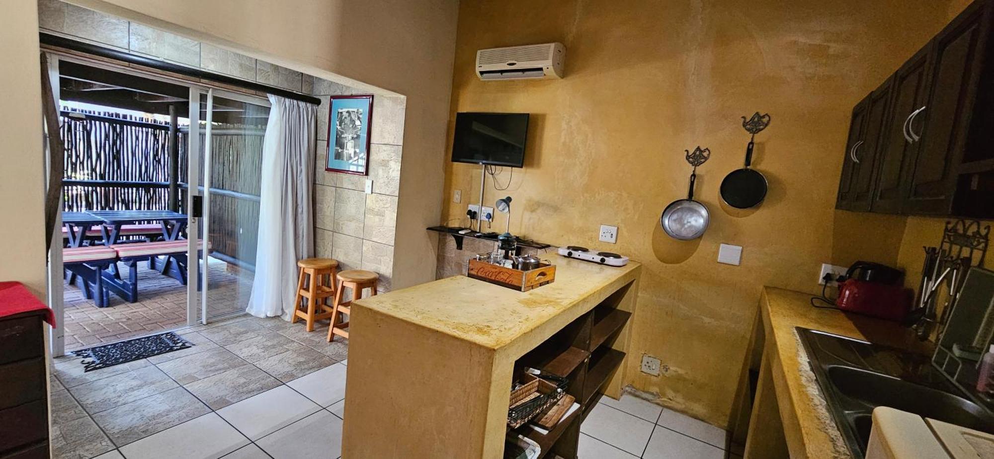 Old Vic Travellers Inn Nelspruit Mbombela Extérieur photo
