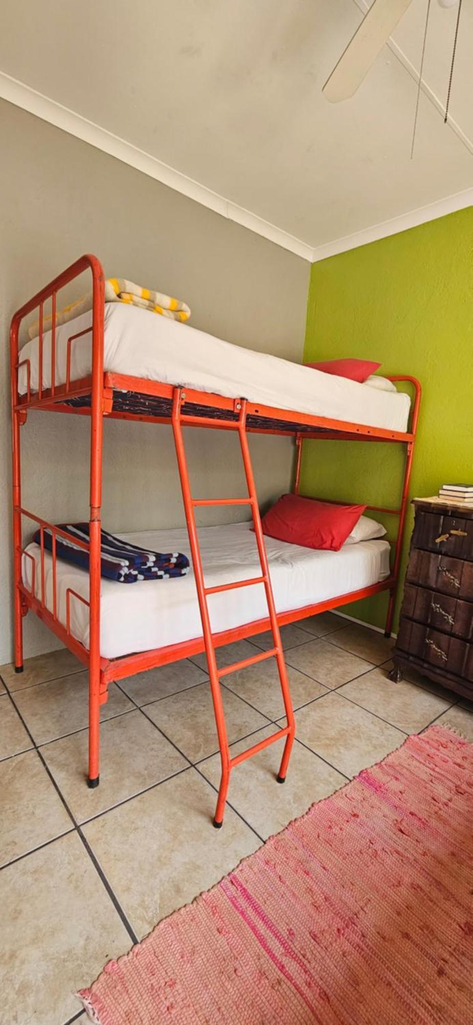 Old Vic Travellers Inn Nelspruit Mbombela Extérieur photo