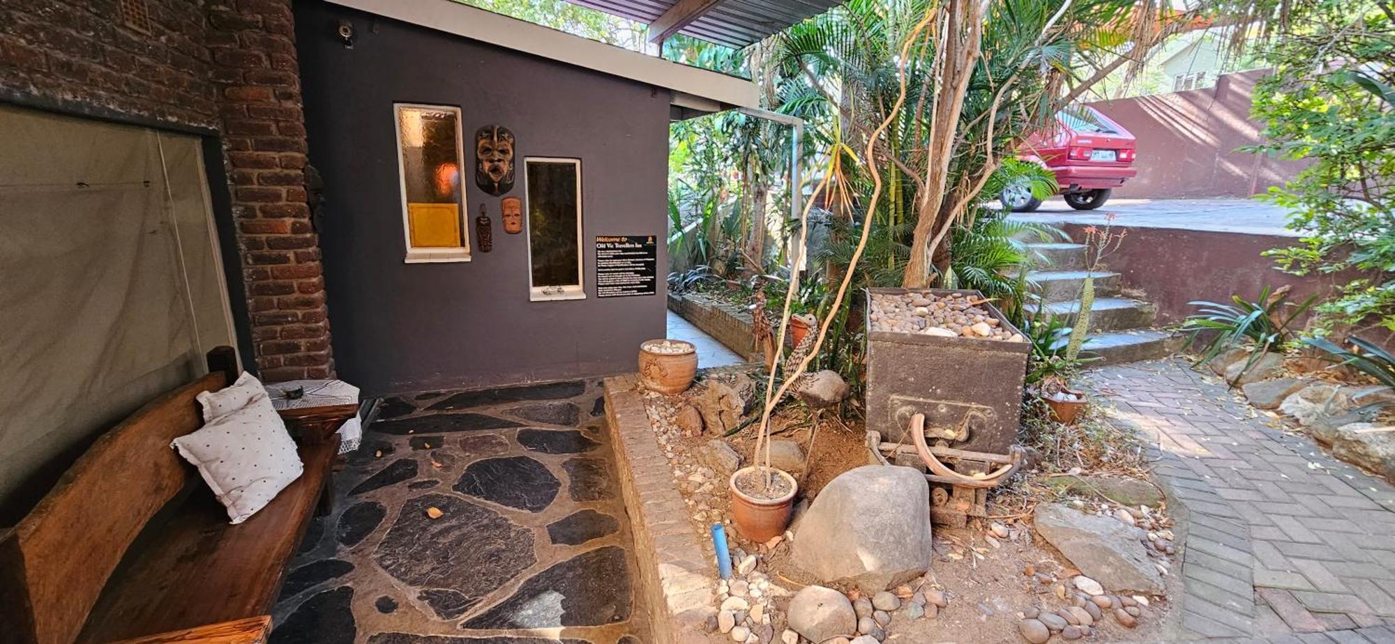 Old Vic Travellers Inn Nelspruit Mbombela Extérieur photo
