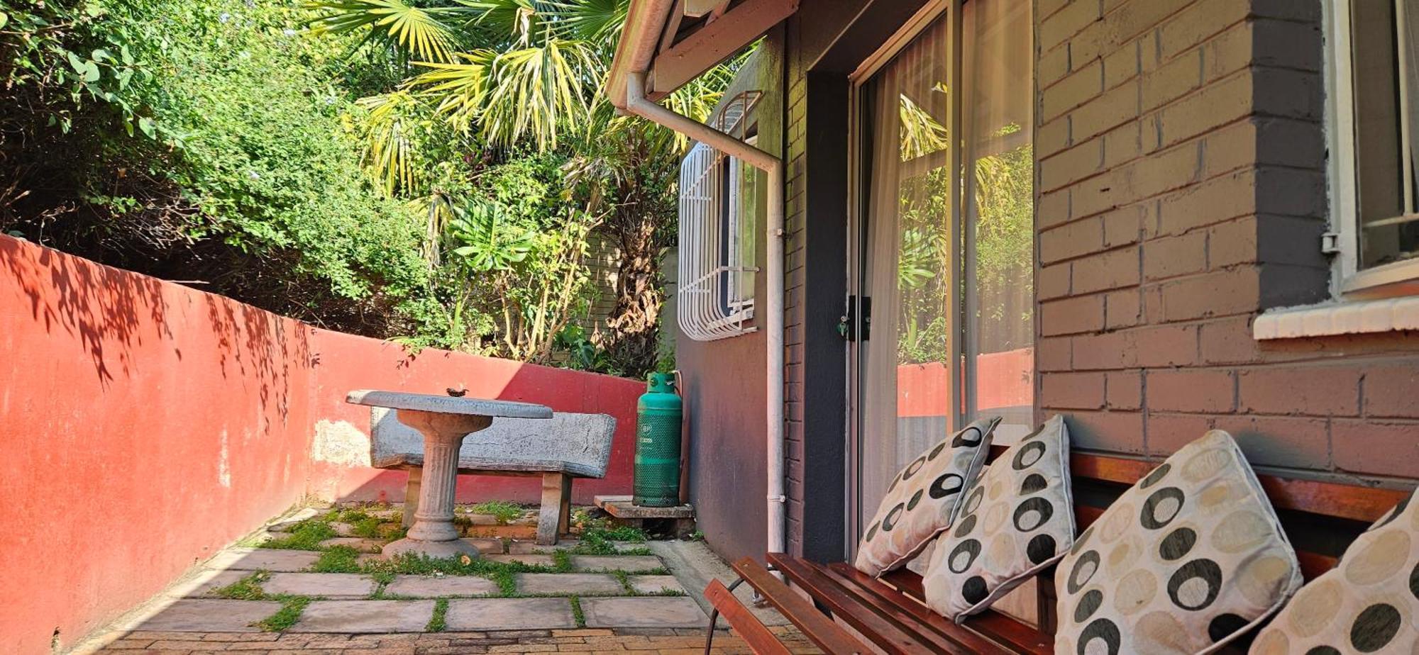 Old Vic Travellers Inn Nelspruit Mbombela Extérieur photo