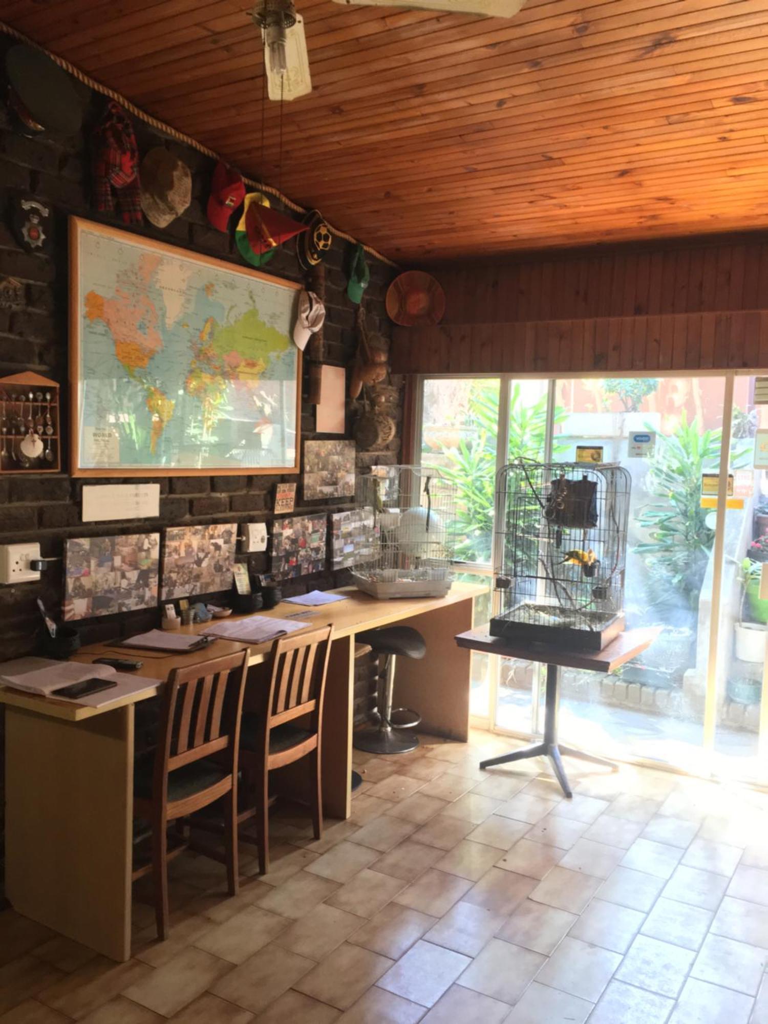 Old Vic Travellers Inn Nelspruit Mbombela Extérieur photo